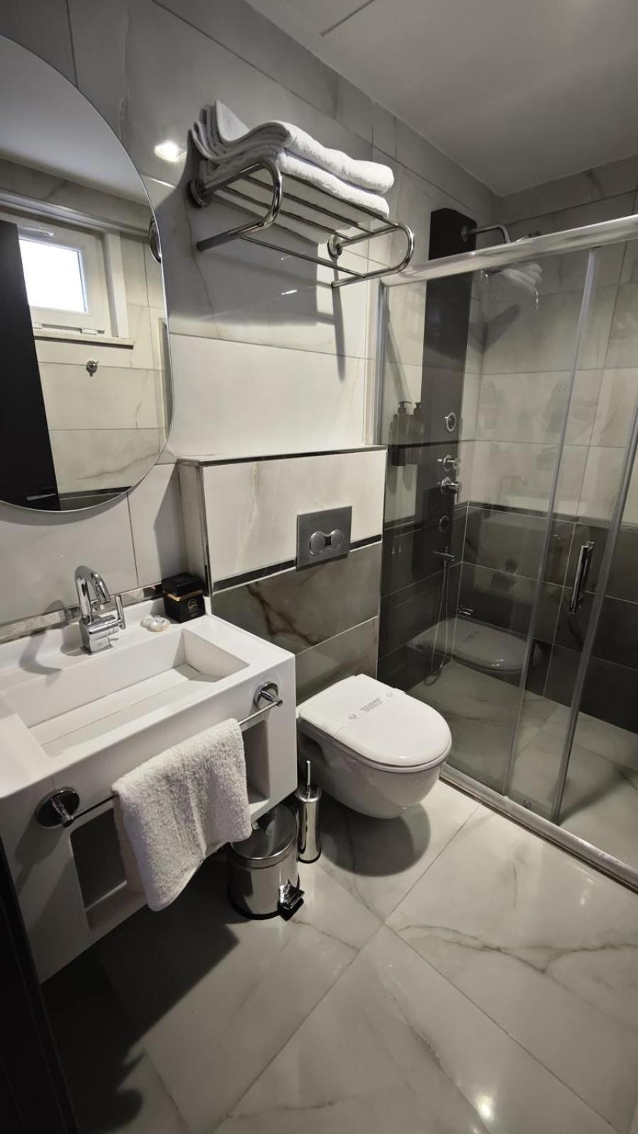 216 Silver Otel